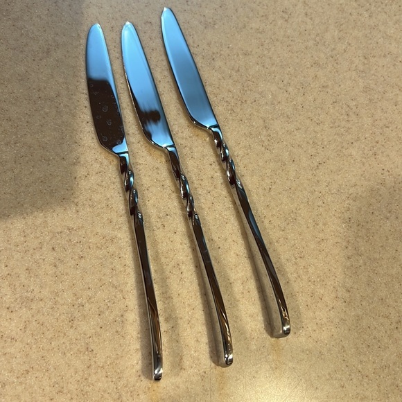 65 piece set 13 place settings, 5 Piece Gorham Aura Twist Place settings plus - Picture 8 of 8